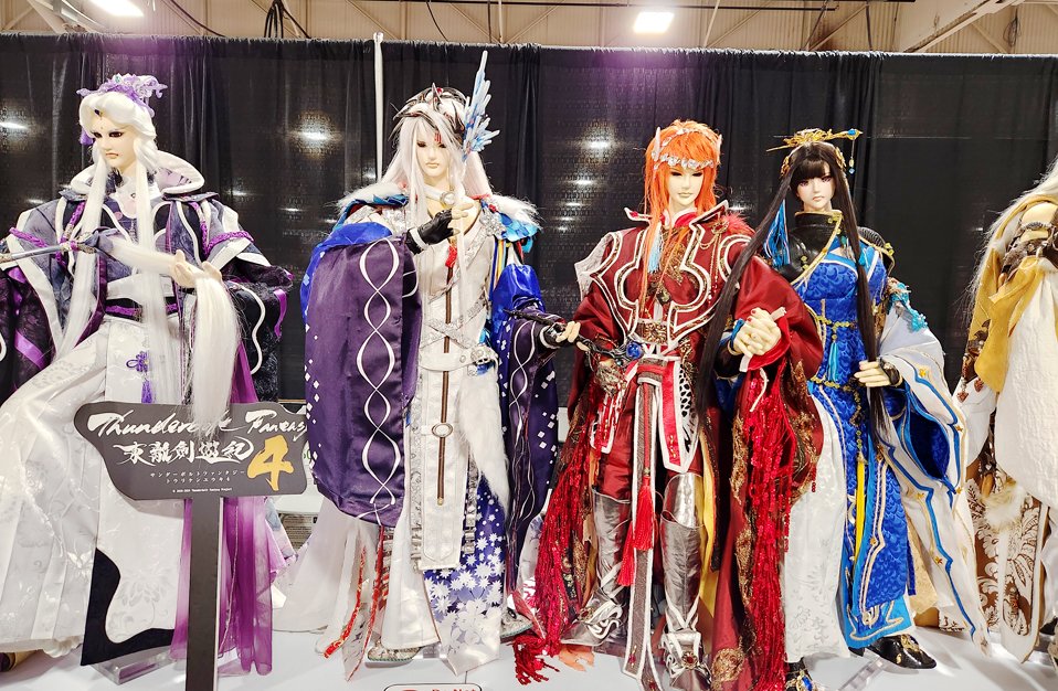 PILI!!! I've seen them at other cons, but I finally got to touch the puppets lots at the Thunderbolt Fantasy panel. Also sketched the 4 mains to give to the crew. All in all, it was a happy day.