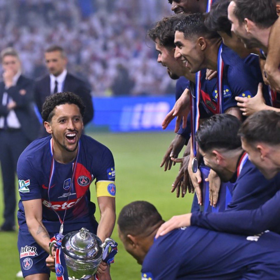 🔵🔴🔵 La Coupe de France revient à #Paris ! Félicitations aux joueurs du @psg_inside, qui ramènent ainsi un nouveau trophée au Parc des Princes ! #OLPSG #CDF 🔵🔴🔵