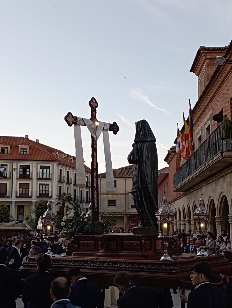 ✝️En la Plaza Mayor ha tenido lugar un pequeño acto en recuerdo a las tres grandes archicofradías que dieron origen a nuestra Semana Santa. La procesión ha contado con <a href="/CristoSangreVa/">CCTT Cristo P.Sangre</a>, <a href="/bct_clemencia/">La Clemencia</a> con <a href="/NazarenosBand/">A.M. Nazareno y la s</a> y <a href="/BandaRioseco/">Banda de música de Medina de Rioseco</a>.