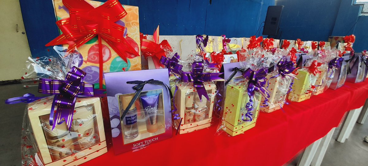 ComunitariosES's tweet photo. Estamos listos para festejar el labor inagotable de las #MadresComunitarias🎀 

Este día disfrutaremos de grandes sorpresas🎁 premios, y muchos regalos gracias a las gestiones de nuestro director territorial, @GermanMunozSS👊🏼 https://t.co/QjRcKFmCDv