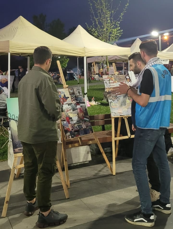 Bu akşam ÜniAK olarak Sakarya'nın Akyazı ilçesinde STK'ların düzenlemiş olduğu Filistin programına katıldık. Program alanını gezip bir kez daha acı tablo ile karşı karşıya geldik. Unutmayın ' Bir Sabah Gelecek Kardan Aydınlık...'