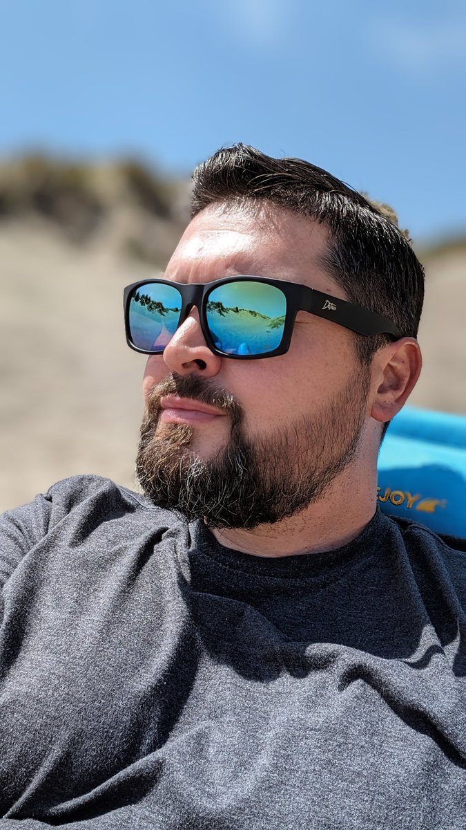 JDubbTV's tweet photo. The new @detoursunglass shaded lookin fire on the beach! https://t.co/5rCAUrbbL6