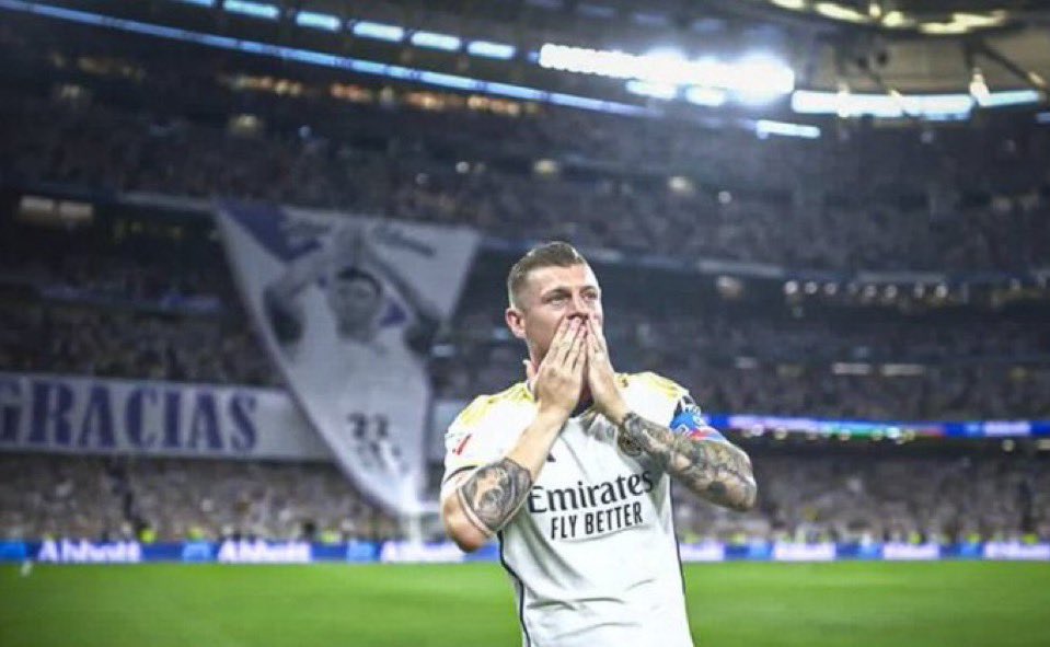 Danke, <a href="/ToniKroos/">Toni Kroos</a>. Gracias por todo. Preciosa despedida del Bernabéu. Una auténtica leyenda y una de esas personas que ya no quedan. Retirarse estando en la cima absoluta está al alcance de pocos. Ahora, a ganar la 15. El madridismo te va a echar muchísimo de menos. 🤍