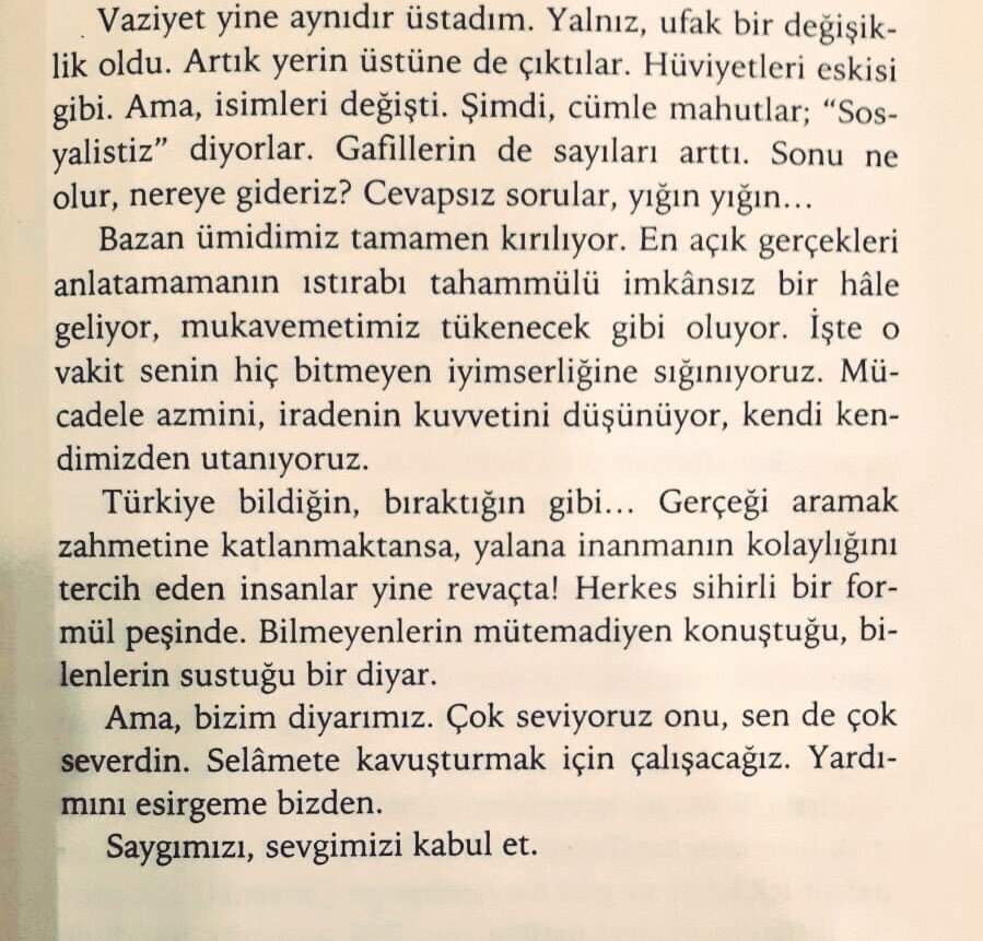 Türkiye bildiğin, bıraktığın gibi... Gerçeği aramak zahmetine katlanmaktansa, yalana inanmanın kolaylığını tercih eden insanlar yine revaçta! Herkes sihirli bir formül peşinde. Bilmeyenlerin mütemadiyen konuştuğu, bilenlerin sustuğu bir diyar.

Galip Erdem'den Peyami Safa'ya 1962