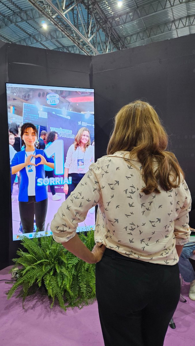 Vem pro Espaço Tendências e Futuros pra garantir sua selfie com a Lis, nossa atendente virtual 🤳 #FE24PE
