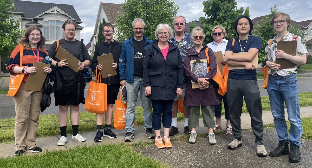 Many thanks to the amazing volunteers who joined me to talk to London West residents about #childcare & other provincial issues. We gathered signatures on petitions calling for a real workforce strategy to provide childcare workers & families with the support they need. #onpoli