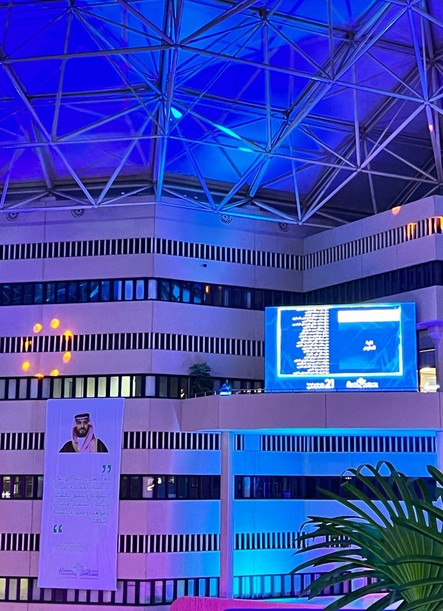 vrnj67's tweet photo. تجديد شعور التخرج في حفل الجامعة🥹🤍🎓 https://t.co/HyaLFHwA2E