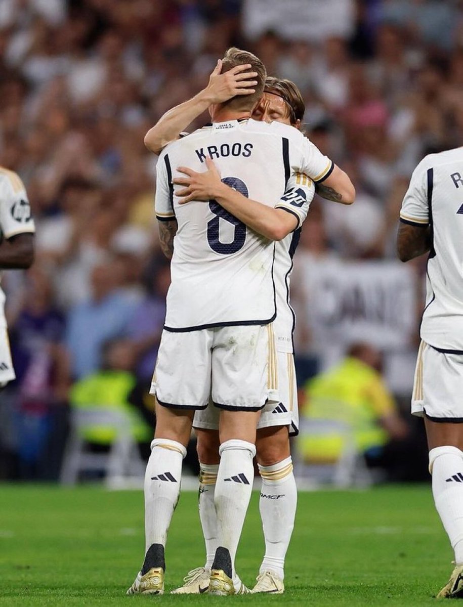 MadridXtra's tweet photo. WHAT A PIC! 🥺🤍 https://t.co/TRYieK9Xg9