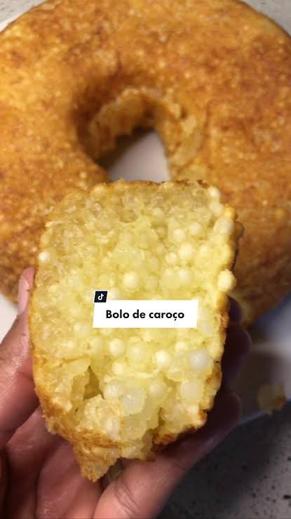 Vocês conhecem esse bolo? Se sim, como chamam por aí? Chamo de bolo de caroço. Acabei de fazer duas formas 🤤