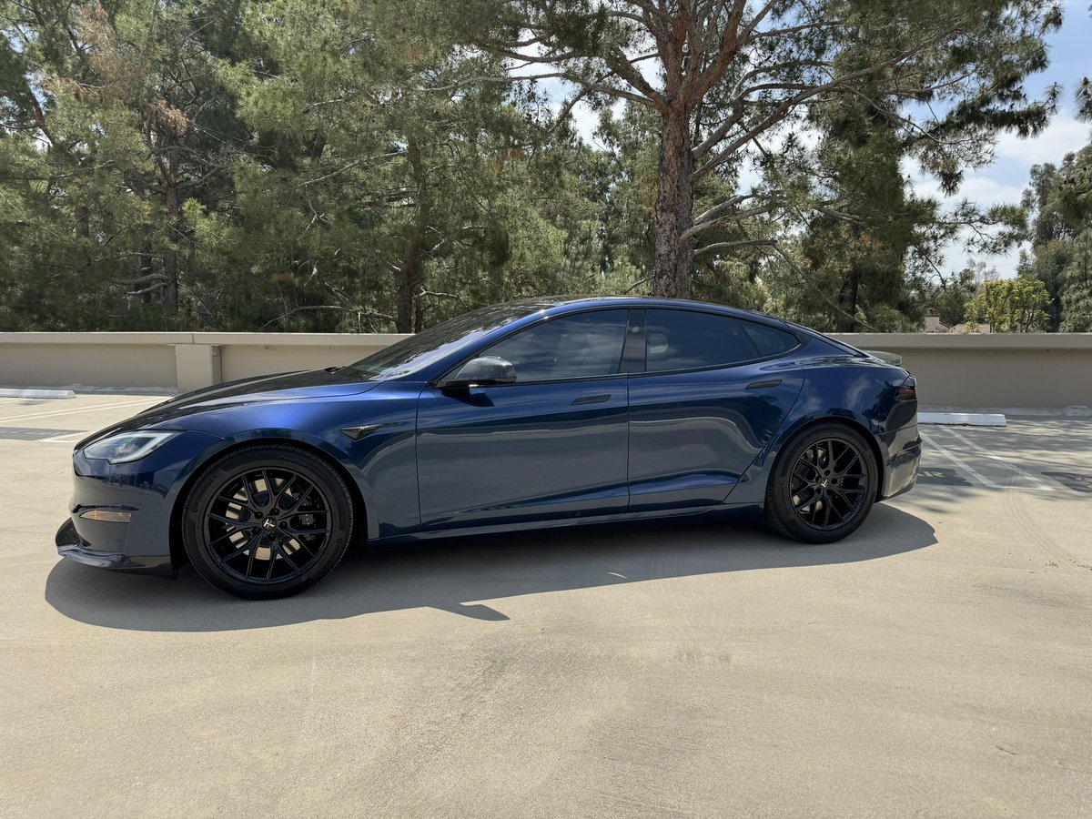 TSportline's tweet image. This Model S Plaid looks great with our 19” TSR wheels on @continentaltire 👌🏻 #tesla #modelsplaid
