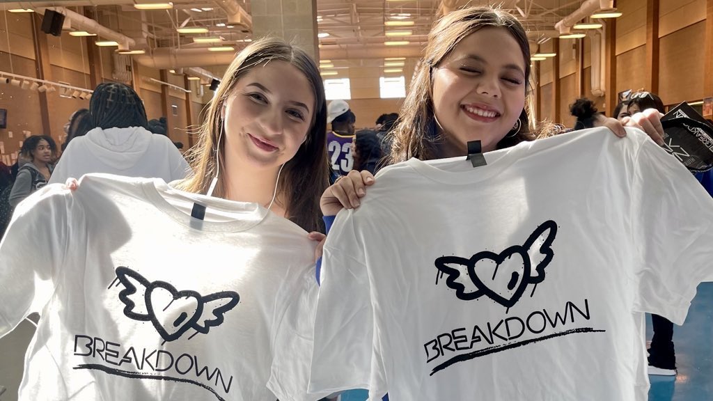 BreakDownRiseUp's tweet image. #BREAKDOWN Shirt ✔️✔️ 

#HeartSquad 🖤 or #CrownSquad 👑 ??? 
@SunriseHSMiners 

➡️ #BeYouBeRealBeVapeFree