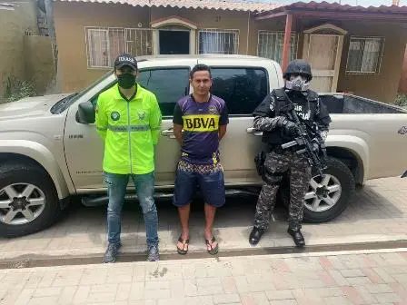 JoCurrieBBC's tweet photo. No les da verguenza @MrOFFSIDER dar pantalla al señor Genaro Huacón un delicuente que a estado preso en la carcel por extorsión y otros delitos de estafas https://t.co/Vclo2Jm1dS