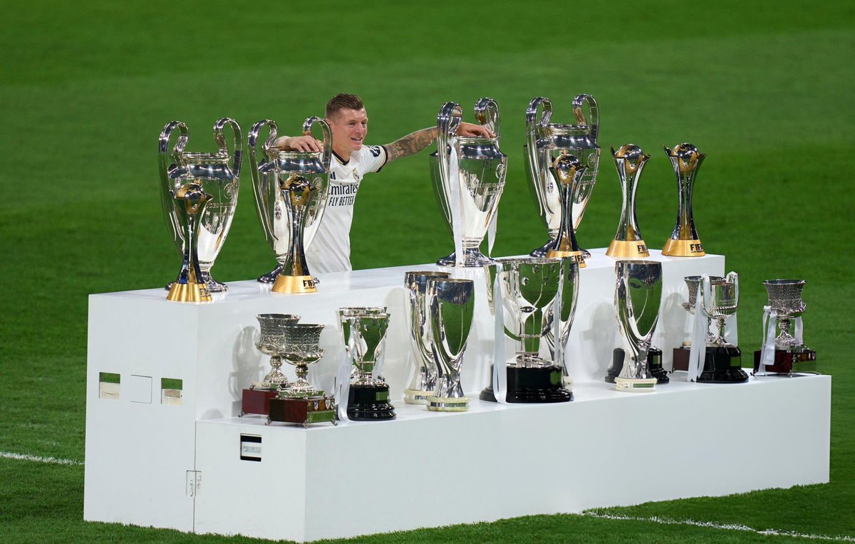 Toni Kroos with all his titles with Real Madrid. Thank you for everything, legend. 🤍