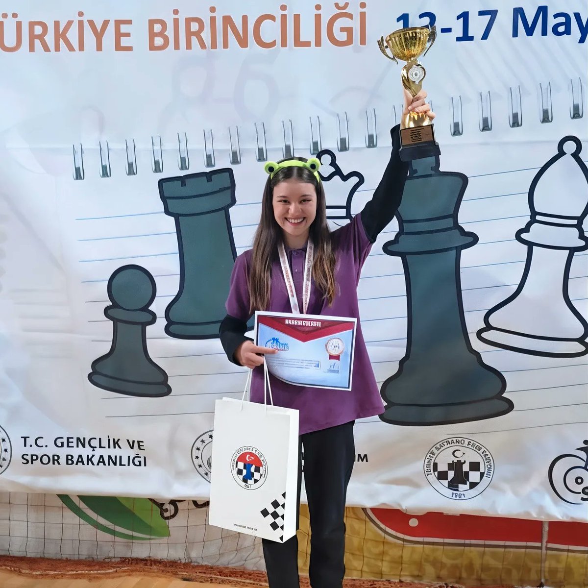 Rize’de yapılan 2024 Türkiye Okul Sporları Satranç Şampiyonası’nda 

Öğrencimizi kutluyor, başarılarının devamını diliyoruz. 👏🏼👍🏻😊

#BüyükUstalar #SatrançKulübü 
#Antalya #SatrançMerkezi #OkulSporları
#SchoolsSports #Chess #Tournament #Championships
#MilliTakım #Turkey🇹🇷
