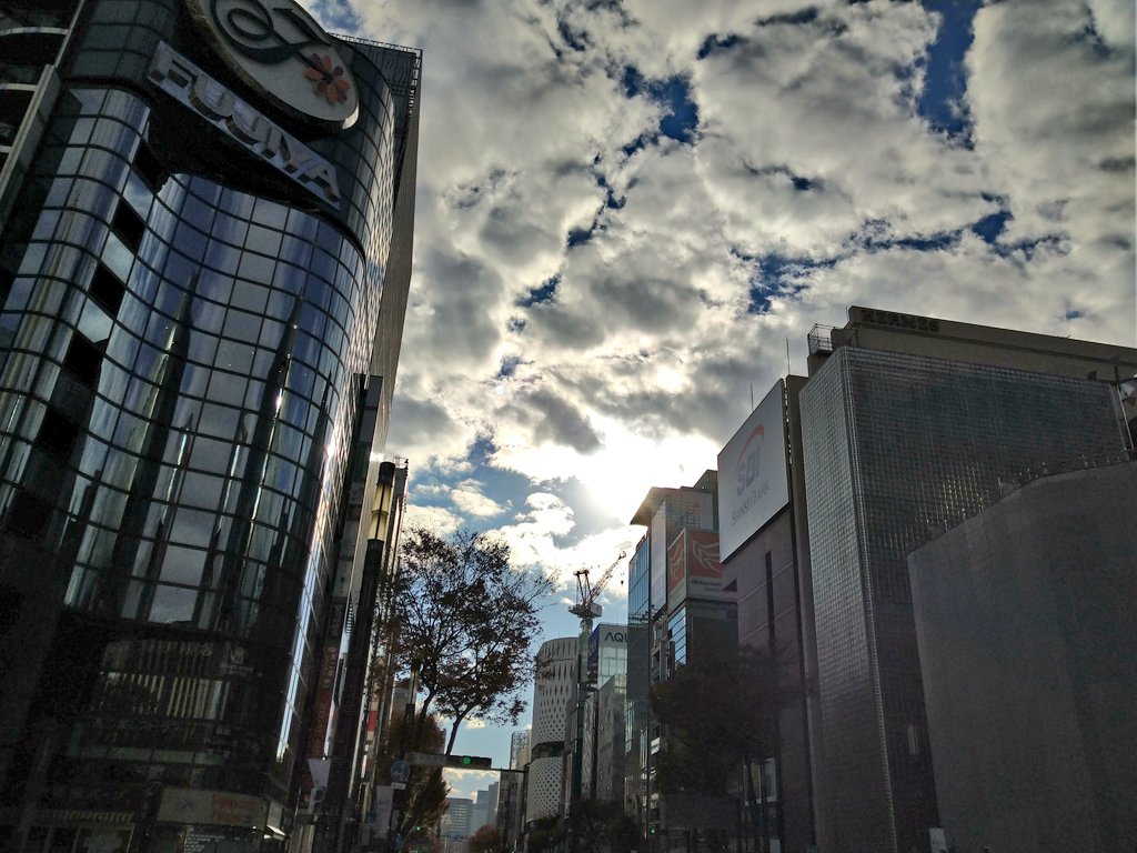@ichikawakon おはようございます。 2023[令和5]年12月1日に、数寄屋橋交差点北西から銀座四丁目方面を撮ったけど、ずいぶん雰囲気が変わってしまいました。 #晴海通り