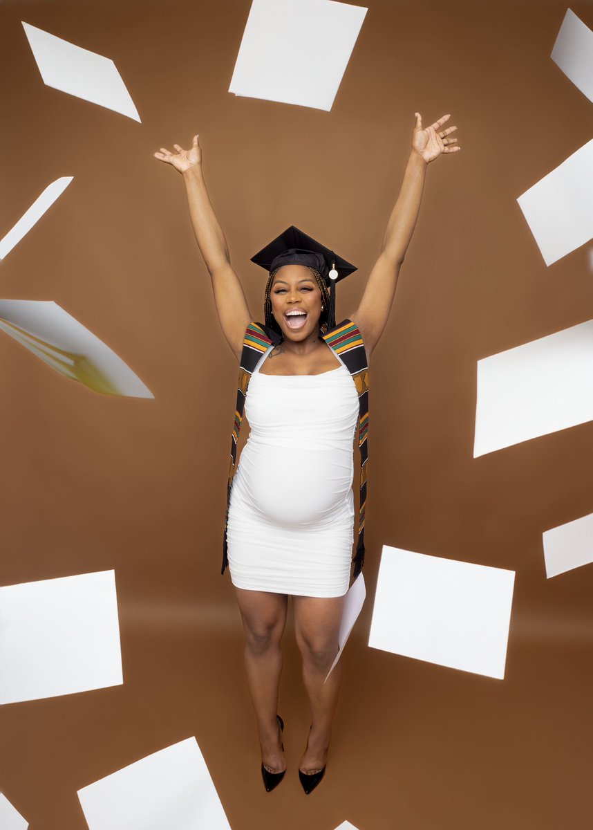 jadamylife_'s tweet photo. MASTERED IT!!!👩🏾‍🎓🤍
•
•
•
#mba #healthcaremanagement #classof2024 #Goddid #honorsgraduate #gradszn #3degreeshotter 📚 https://t.co/AwmHbtvrNX