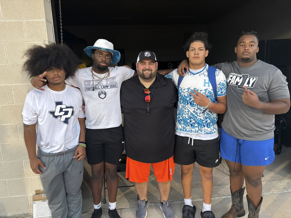 Thanks your the invite ‼️enjoyed competing <a href="/BlakeCrandall/">Blake</a> <a href="/Coach_Crayton/">Tommy Crayton</a> @hollandsuttonn <a href="/CoachSantolla/">Zack Santolla</a> @CoachSandoval12 <a href="/Coach_Coats/">Kyle Coats</a>