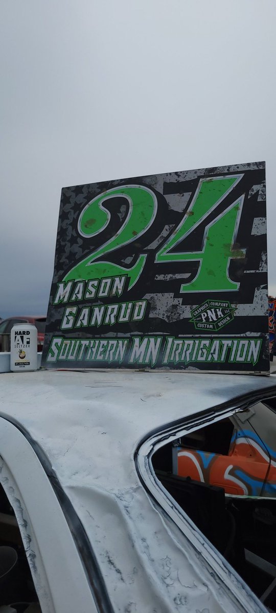 ChapesMn's tweet image. If you like Pina Coladas, and smashing in the rain.
#FUGMracing
#HardAF
#DrinkinBrosPodcast
@hardafseltzer 
@Drinkin_Bros
@StJamesStJames 
@DanHollaway