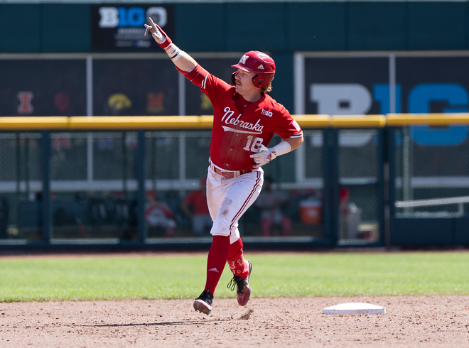 Anyone up for Round 2? Big Ten Tournament semifinals: 2 Nebraska vs. 3 Indiana #Huskers forced an elimination game with a 4-2 win over the #Hoosiers this morning. Live updates from @Zack_Carp with Game 2 about to get underway: 🔗 bit.ly/4av0N3e