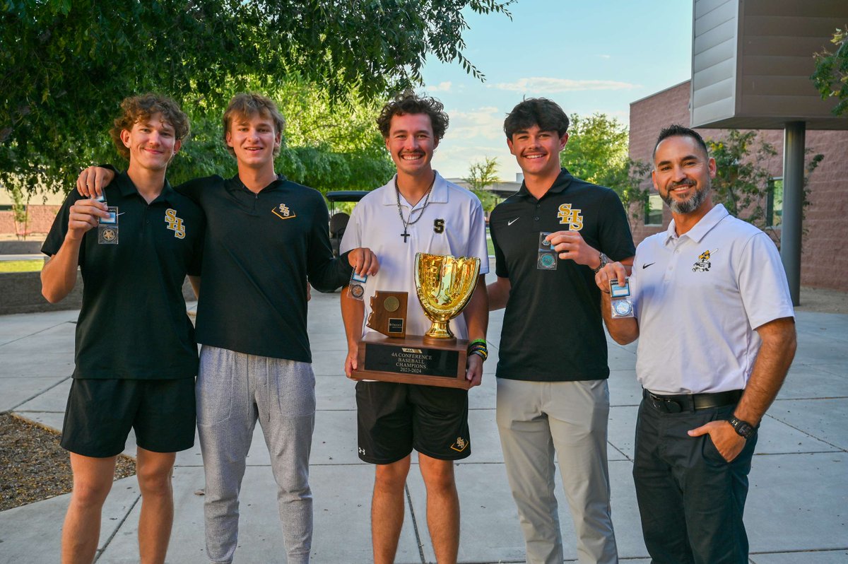 A big shoutout to @SaguaroSUSD's baseball team for being honored at this month's board meeting after clinching the 4A state championship! 

We're so proud of our Sabercats for their hard work and dedication. 

#SaguaroHigh #BaseballChampions #StateChamps #BecauseKids #SUSDProud