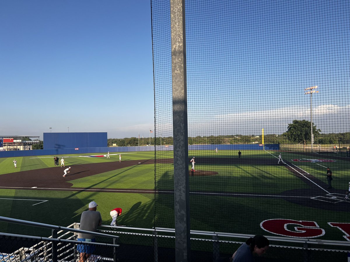 MrsDeArmond's tweet photo. Love being able to support our mustangs while spending time with family! Feel free to play in Graham anytime! 💙❤️ https://t.co/VqsWt3NNFQ