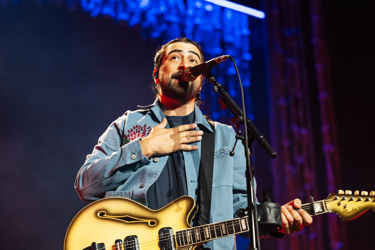 ⭐ @NoahKahan made his Bridgestone Arena debut to a sold out crowd last night! He surprised the crowd with an appearance from Nashville's own, @JellyRoll615! 💙 We are ready for round 2 tonight! 😏 📷: Kaitlyn Hungerford