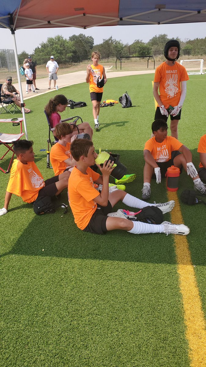 AJScallio's tweet photo. @CMS_Athletics1 our 7th grade 7v7 boys getting after this morning against ORMS. Very proud of you guys for representing Canyon MS athletics. https://t.co/DRpPhfnYcQ