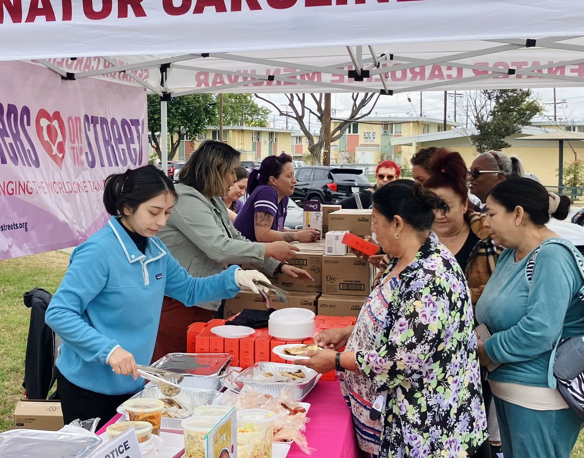 SenatorMenjivar's tweet photo. For #PeriodPoverty Awareness Week, I hosted a #PeriodProduct Giveaway at #SanFernando Gardens in #Pacoima with @ElectedWomen & Sisters on the Streets. #TeamMenjivar also served pupusas, of course!
Special shout out:
@KCCorp
@periodsupplies
@NVCSinc https://t.co/cRGw0KqvB5