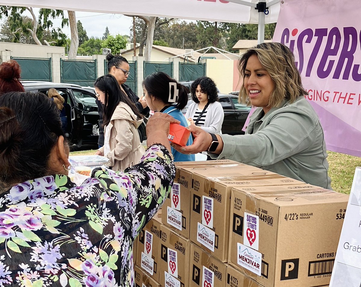 SenatorMenjivar's tweet photo. For #PeriodPoverty Awareness Week, I hosted a #PeriodProduct Giveaway at #SanFernando Gardens in #Pacoima with @ElectedWomen & Sisters on the Streets. #TeamMenjivar also served pupusas, of course!
Special shout out:
@KCCorp
@periodsupplies
@NVCSinc https://t.co/cRGw0KqvB5