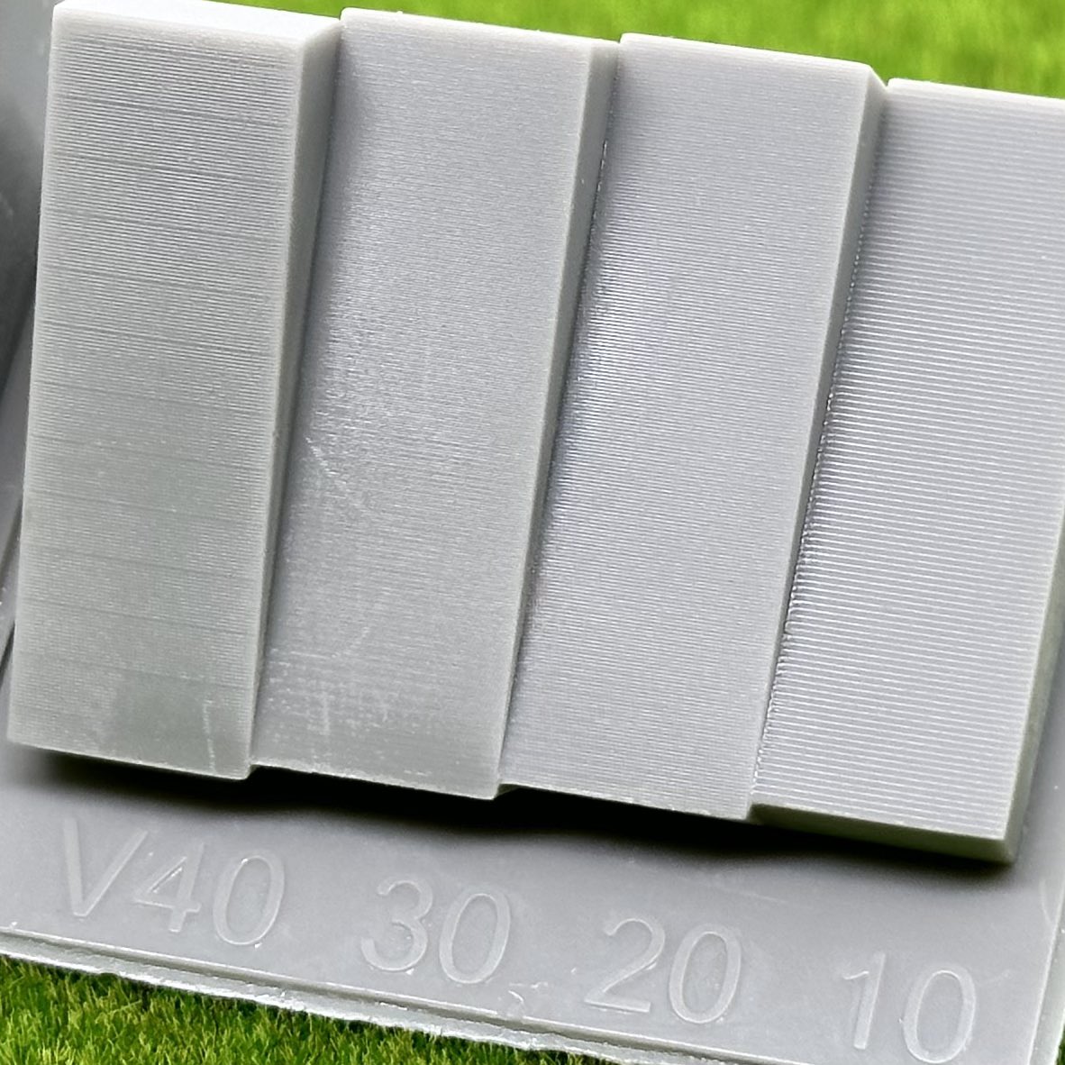 GoldTakeshi's tweet image. ツールで計算した値を使って傾けた例

1枚目の左2列(defaultと1/2)には積層痕が出ていませんが
右2列には積層痕が出ています
下に書いてある数字は傾けた角度です
出にくい角度もありますが拡大すると違いが判ると思います