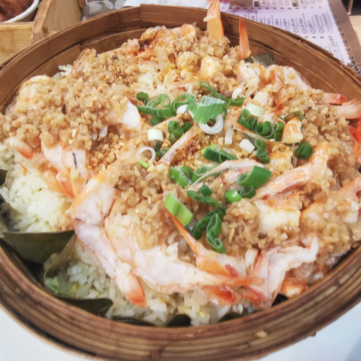 MoVernie's tweet image. Garlic shrimps with Lotus Leaf steam fried rice.

#dimsumlover #dimsumtime #dimsum #garlicshrimp #friedrice #lotusleaf #chinesefood