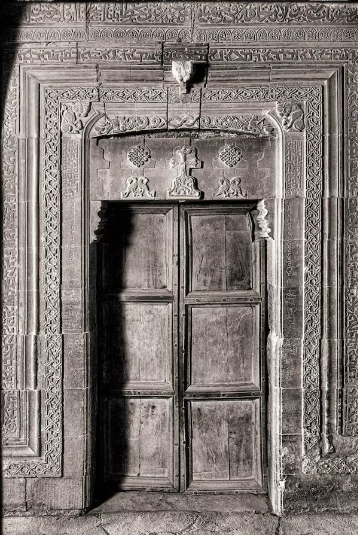 gazratha's tweet photo. The Mār Behnam monastery in the Nineveh Plain of Iraq used to feature a doorway with a very rare trilingual inscription in 3 languages: Syriac, Arabic, and Uyghur (Old Turkic). It was gifted to the monastery by Mongols in the 13th century. It was destroyed by ISIS in 2015. https://t.co/hl46j5NDFx