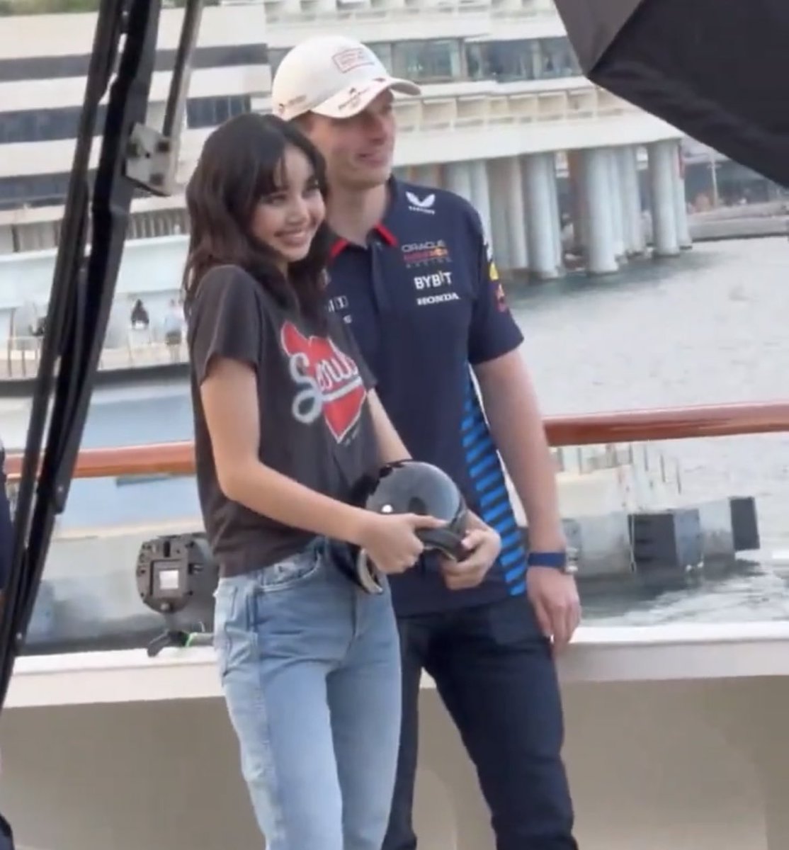 blckpinkpic's tweet photo. LISA AND MAX https://t.co/L1UVnnzY8Y