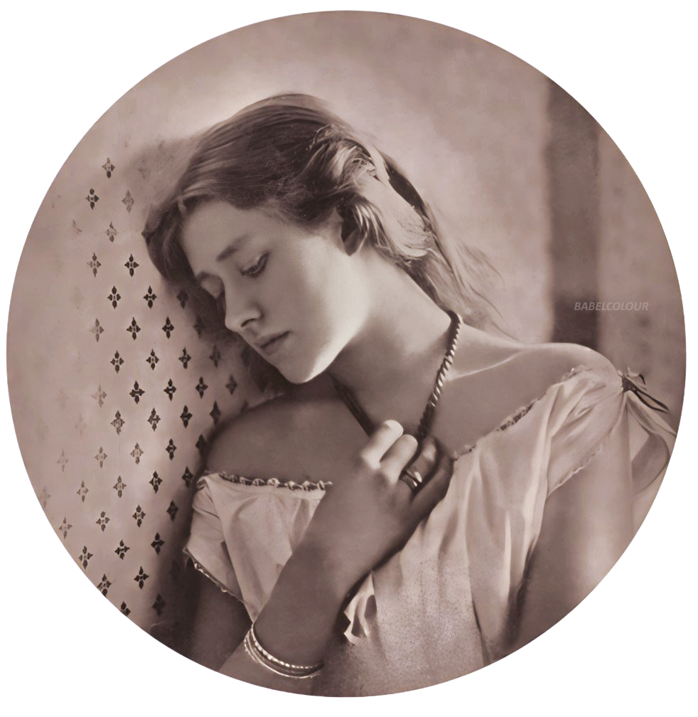 This is the 16-year-old English actress Ellen Terry. But you haven't seen her in any recent blockbuster, not least because the photo was taken 160 years ago, during the height of the American Civil War, and 3 decades before moving film was even invented! This astonishingly
