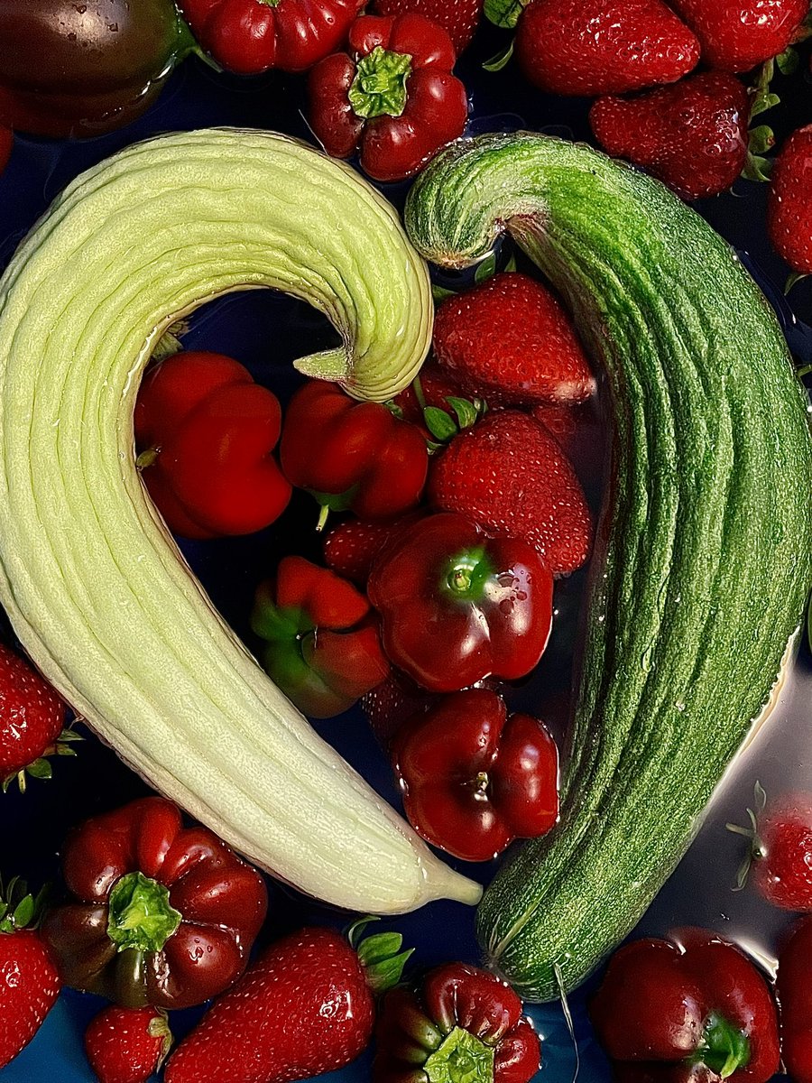 kristileilani's tweet photo. 🍓🥒🍉🫑 

#desertgardening #zone9b https://t.co/e0ShpyS629