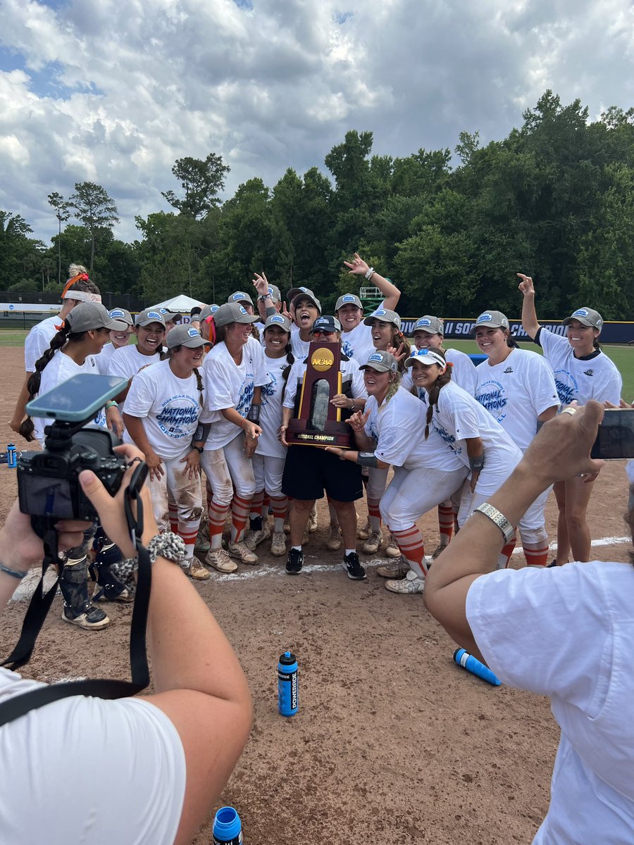 utsystem's tweet photo. Way to go, @Patriot_sb, for winning the NCAA Division ll National Championship — and for giving the perfect send-off to Dr. Kirk Calhoun in his final week as @uttyler president! #swoopswoop @uttylerpatriots https://t.co/n9FU7SWdlv