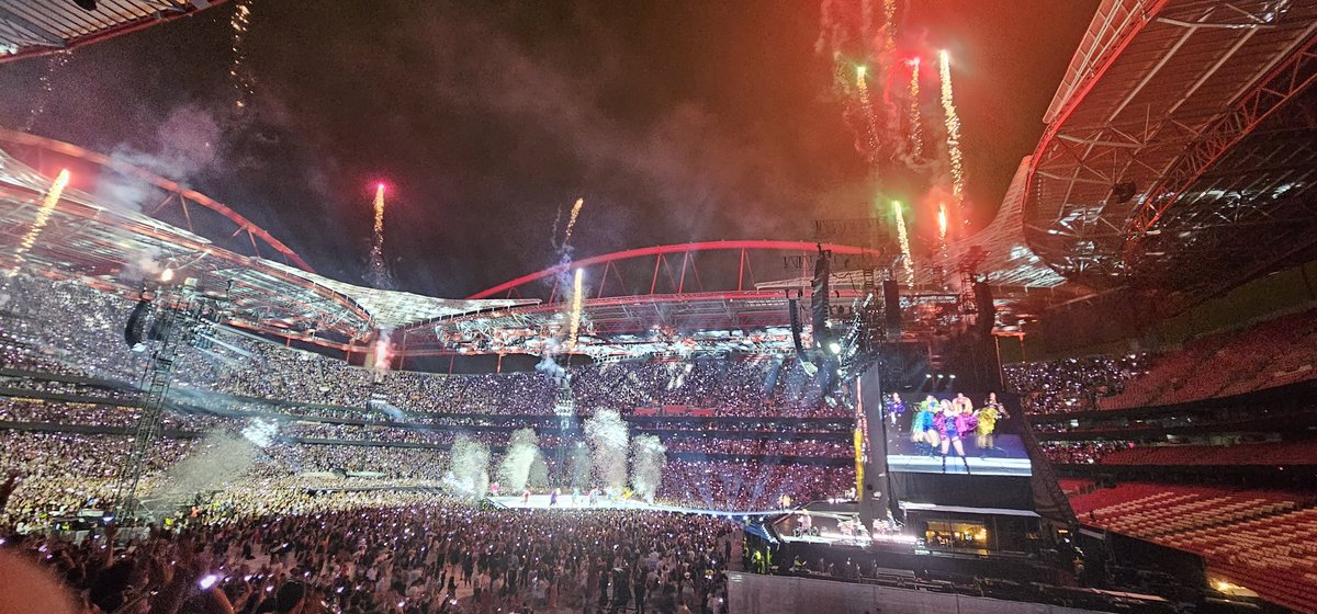 pttswift's tweet photo. Acabou Lisboa! 🥲

Thank you @taylorswift13 Portugal will be waiting for you ❤️🇵🇹

#LisbonTStheErasTour 
#TSTheErasTour https://t.co/0DAKzndj7C