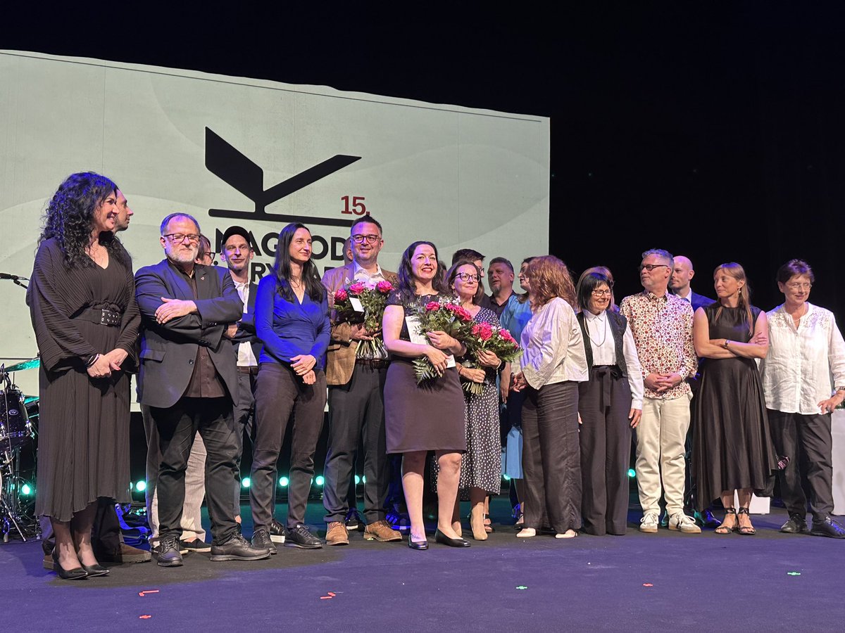 Fernanda Melchor se mostró muy emocionada al recibir el Premio Kapuściński. Compitió con 145 trabajos literarios de varios países, logró ser seleccionada entre los 5 finalistas y finalmente ganó. Por primera vez el premio se otorga a un escritor de América Latina. Felicidades !!!