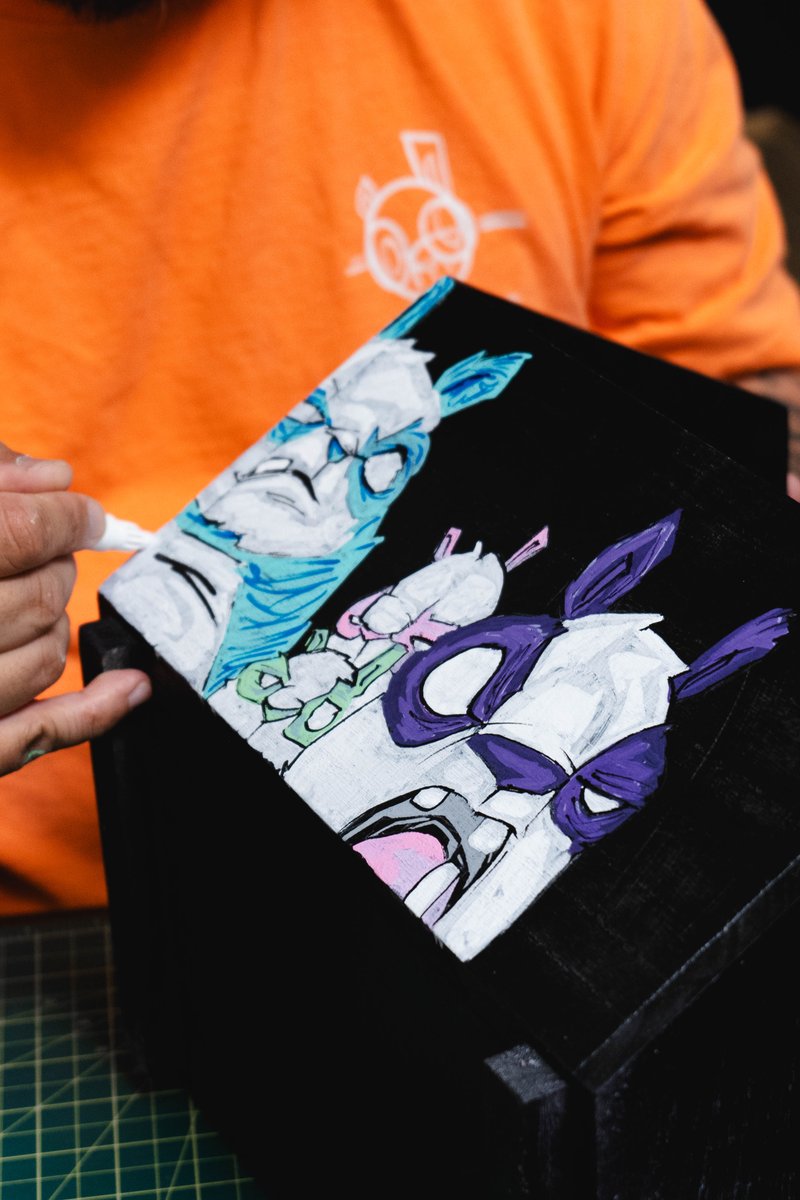 If you missed it! 
Here's a close-up of @glyf00 working💎