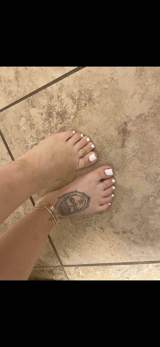I’m ready for a rub down 😩#feetpicfrenzy #footmodel #soleincome