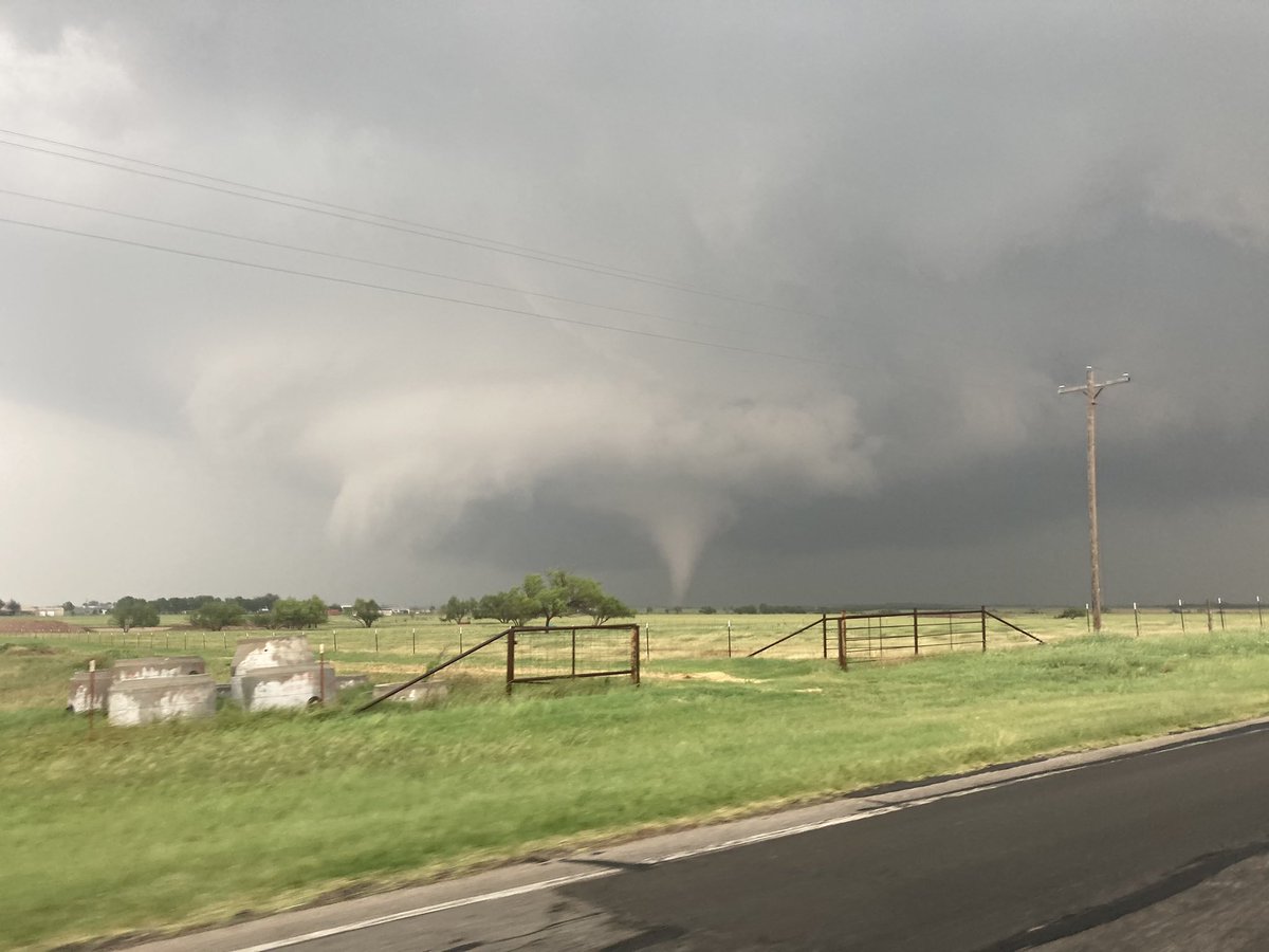 Sawyer_WX's tweet photo. Absolutely beautiful tornado Northeast of Windthorst, Texas #txwx https://t.co/ZF5ZFgC7Bu