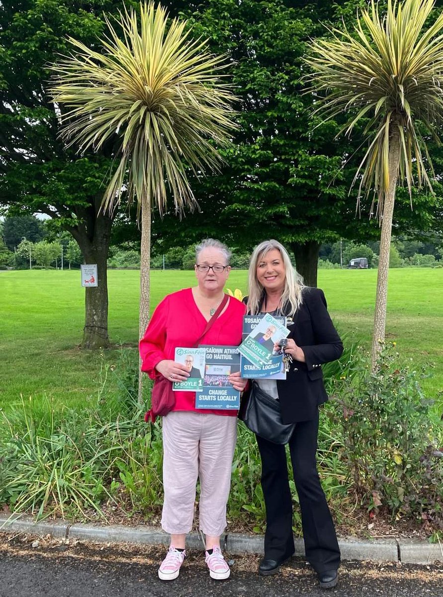 ReadaCronin's tweet photo. Busy weekend canvassing for #LE24 in Kildare.
@DavidMonaghanSF in #Ardclough yesterday and @joannie67 in #Leixlix.
Eva and @CarolineHogan86 got the @gildernewm boogie bus today in #Naas, finished night in #Johnstownbridge with @Killian74740495.
Lets be having ya 7th June🗳️ https://t.co/4C9dbcgPq0