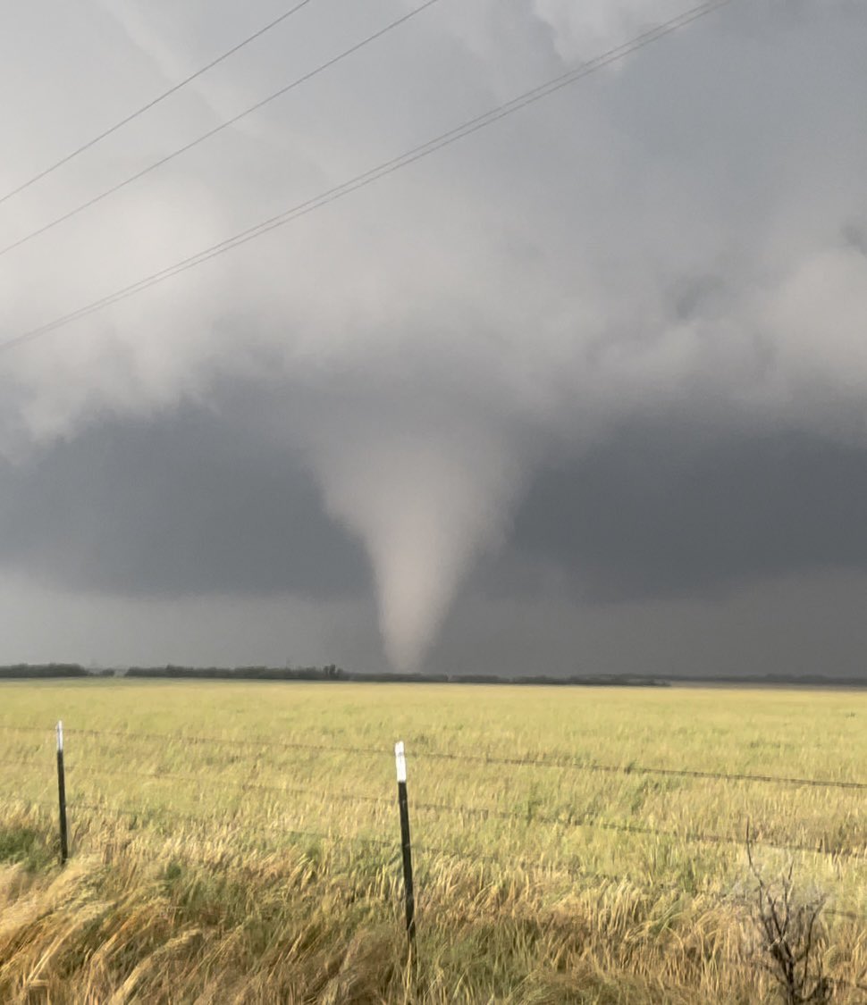 Incredible tornado near Windthorst, Texas just now. I have amazing footage. #txwx @NWSNorman