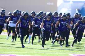 _Damaris_Fields's tweet image. After hard work and competing at camp, I’ve earned an offer from @USFCougarsFB. Thank you for the opportunity and great camp! @JimGlogowski @CoachLueds @CoachJackson00 @TaylorMarkhus