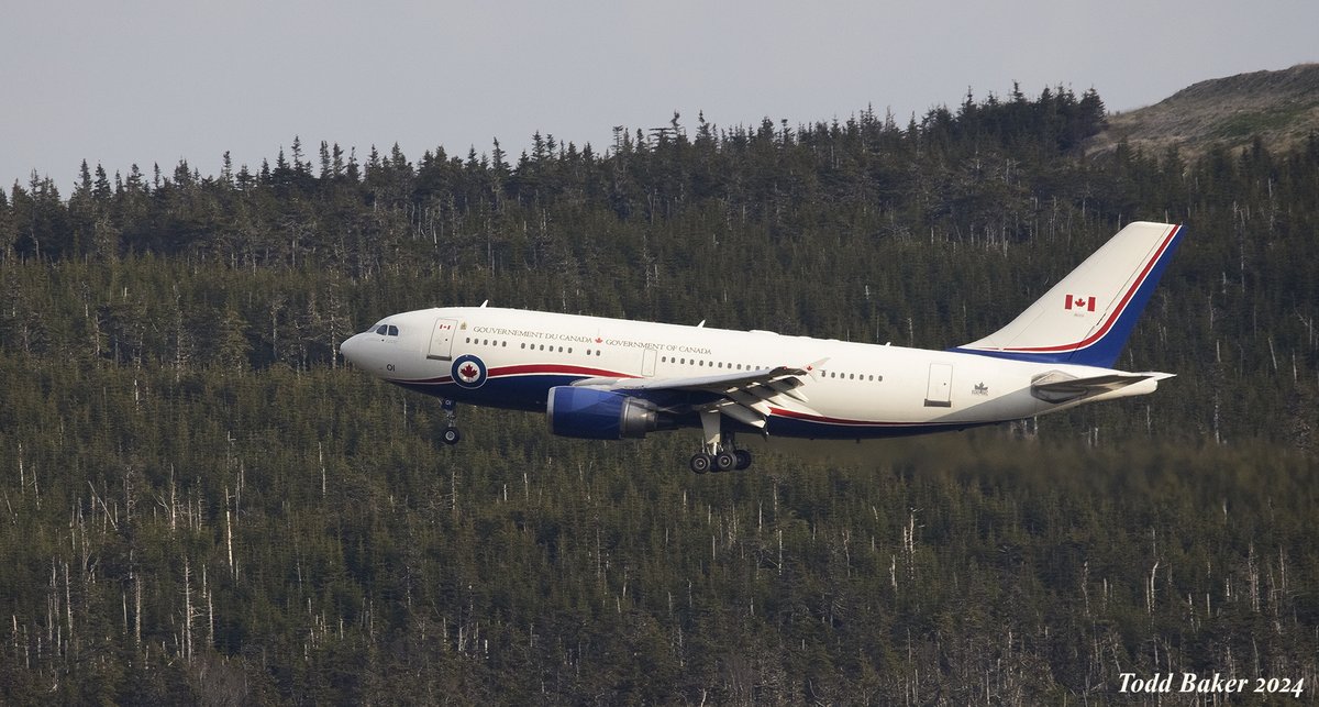 ToddGBaker's tweet photo. Newfoundland’s Unknown Soldier arriving at YYT flanked by 2 CF-18s. https://t.co/kP9j22t8cn