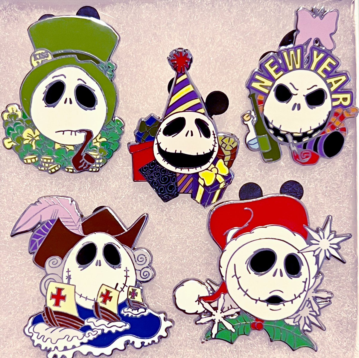 DIsney Pin #JackSkellington NMBC #NightmareBeforeChristmas Holiday LOT 5 Pins FREE SHIP #disneypinsforsale #disneypintrading #NMBC #disneytradingpins #timburton #disneypins #disneymysterypins #collectibles #disneyparks #disneytradingpins #ebayfinds ebay.com/itm/2668304846…