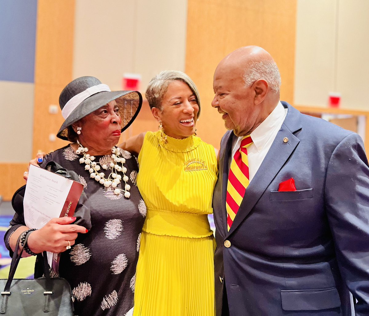 Today at the Atlanta @TuskegeeUniv Alumni Club Scholarship Brunch:

Them: “We went to Tuskegee with your daddy!”
Me: “You did?”
Them: “We sure did! So we had to come up and hug you and tell you we proud of you.”
Me: 🥹

Best. Thing. Ever.
🥹😭😭😭❤️💛

#HBCUmade #HBCUlegacy