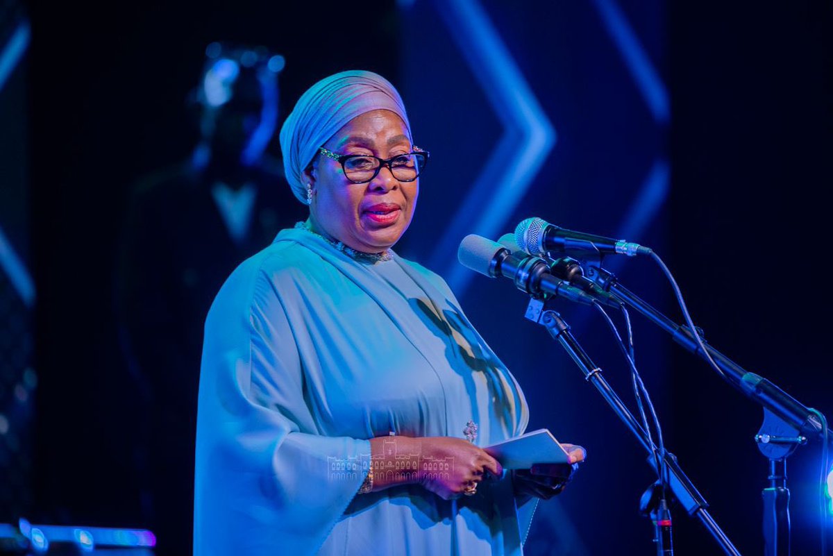 tbcarusha's tweet photo. "WASANII ACHENI UGOMVI NA KUZODOANA" Rais Samia Suluhu Hassan https://t.co/SNrDmZIolg