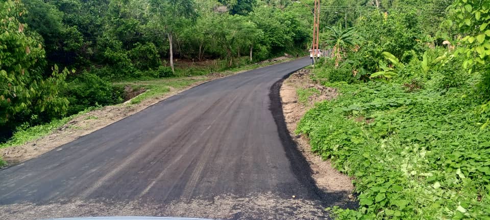 #SepaQue 📢 En el territorio de la #comuna Las Parcelas de Caripito, municipio Bolívar,#Monagas, inició la ejecución del proyecto de asfalto aprobado en la Consulta Popular del pasado 21 de abril. 🙋🏻‍♀️🗳️ 
@GuyVernaez 
@EulaliaTabares 
@fcimonagas 
#ComunaONada