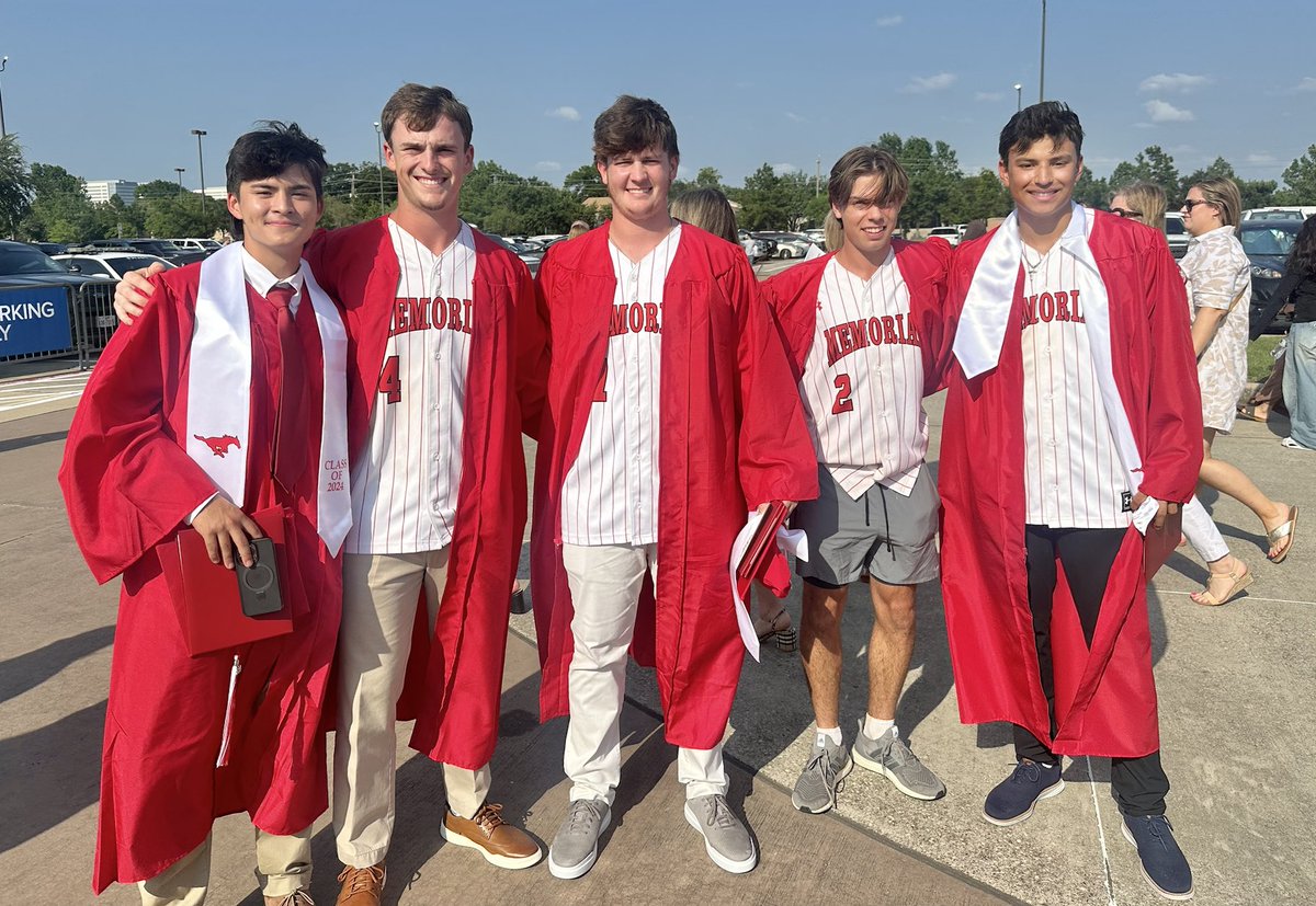 MHShouston's tweet image. From graduation to the Regional semifinal baseball game!! Let’s get it done tonight!!